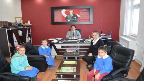 29 Ekim Cumhuriyet Bayramı Kutlamaları Kapsamında Nedime Kaya İlkokulu öğrencileri tarafından Sayın İlçe Milli Eğitim Müdürümüze ziyaret gerçekleştirdiler.