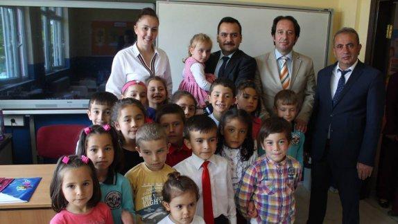 Kaymakamımız Sayın Furkan ÇAKIR ve İlçe Milli Eğitim Müdürümüz Ahmet Hakan ÖZDOĞAN´ ın Katılımlarıyla Karne Töreni gerçekleştirildi.